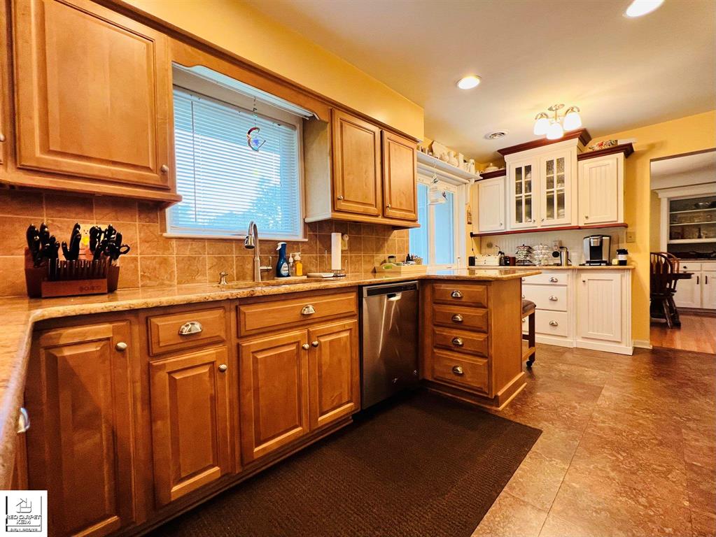 2437 N Vassar