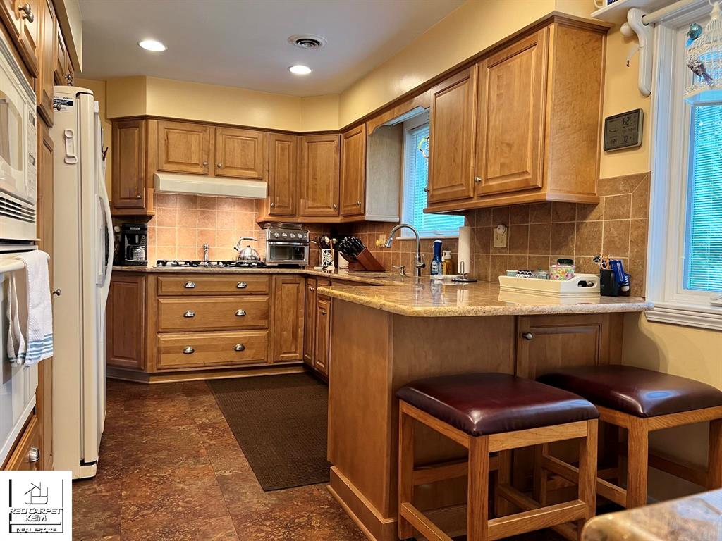 2437 N Vassar