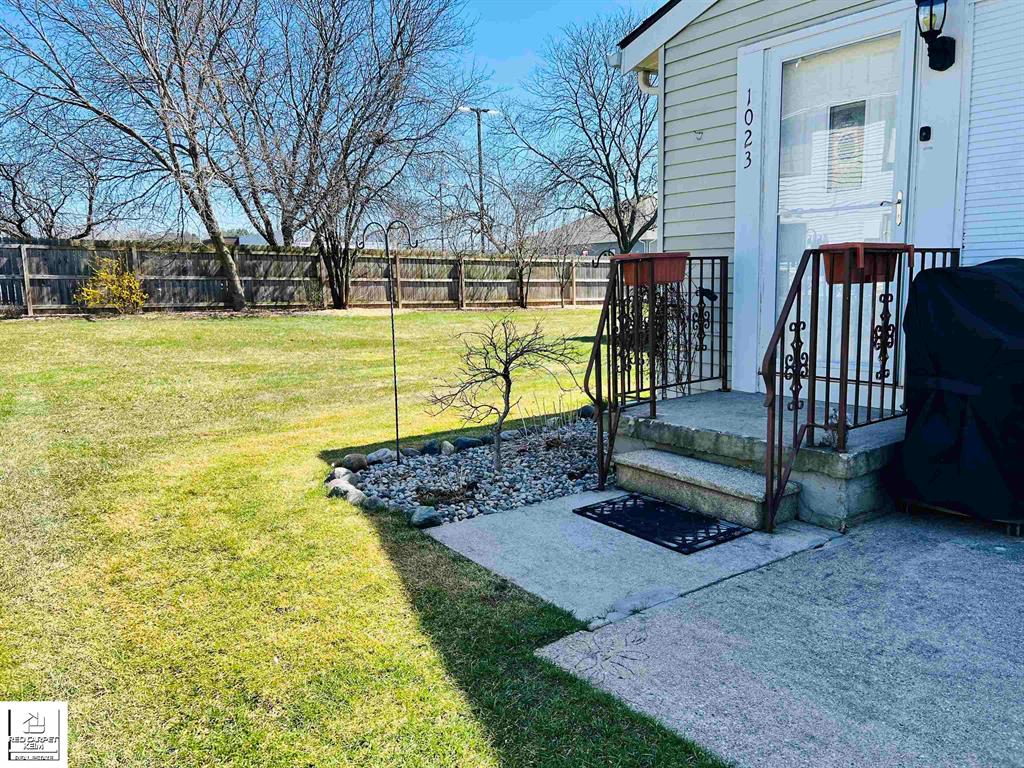 1023 S Dayton