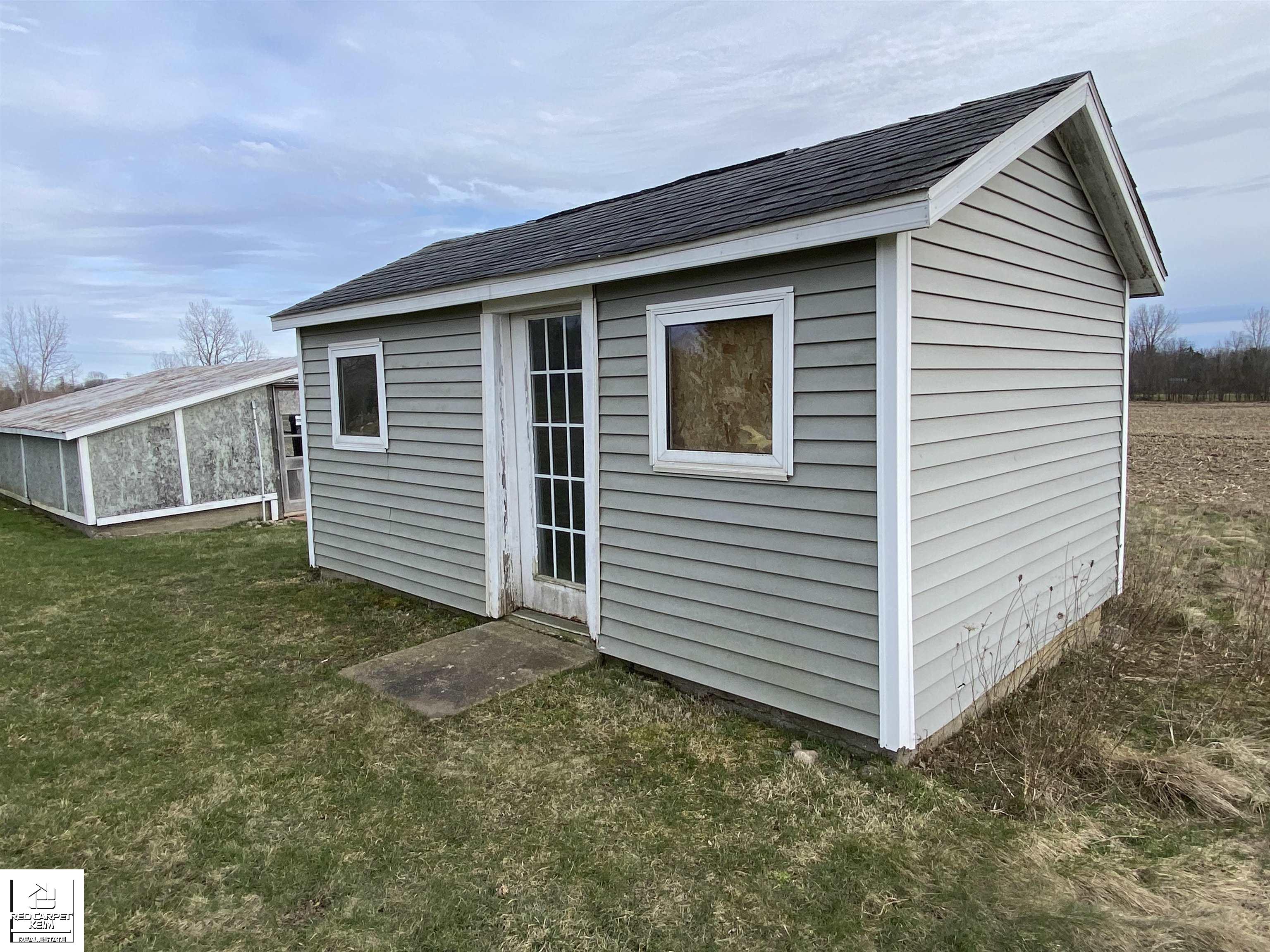 4951 N Lake