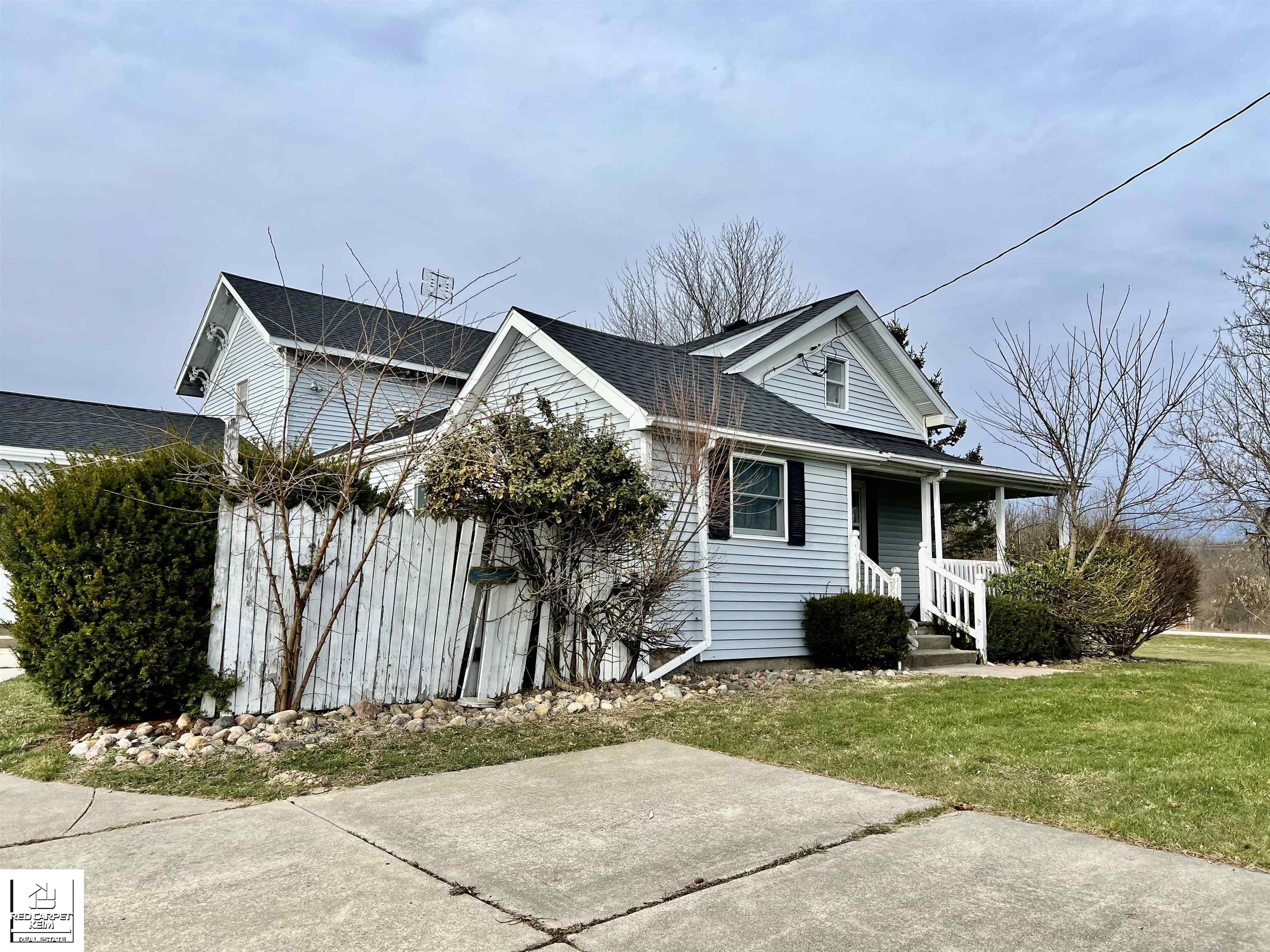 4951 N Lake