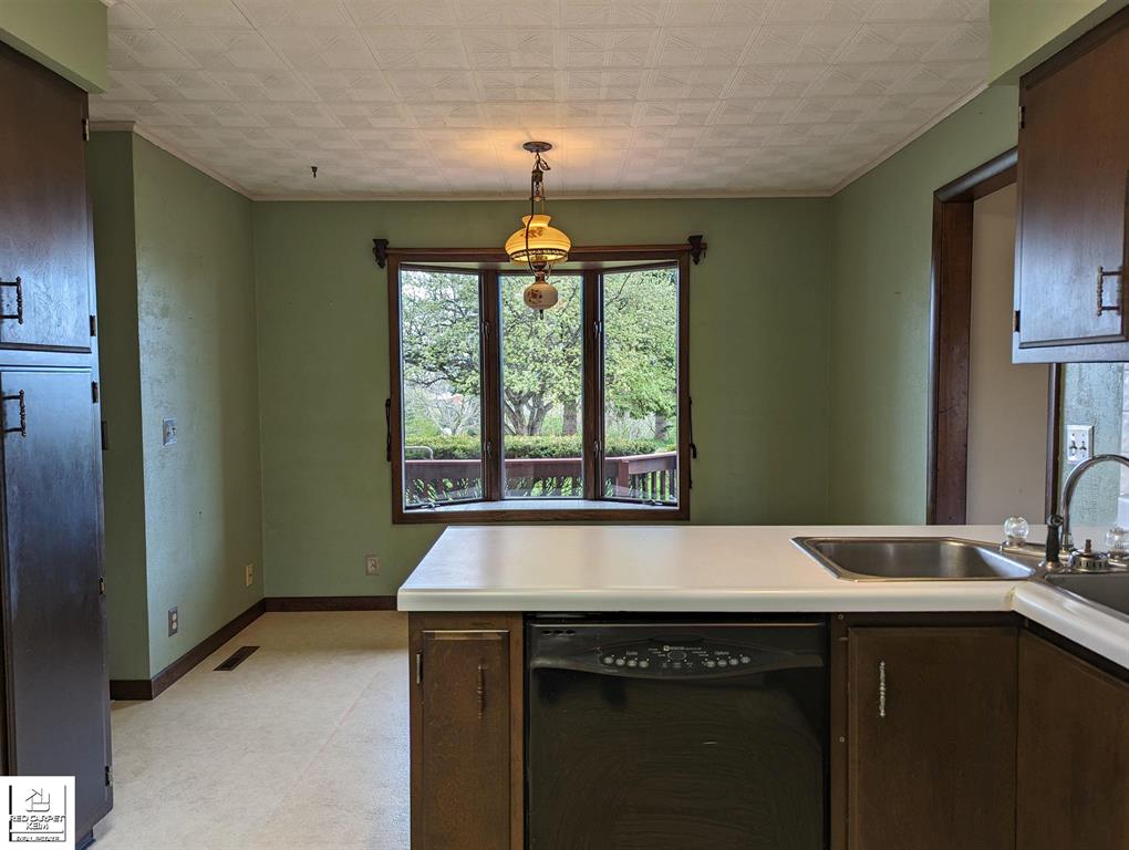 5926 White Creek
