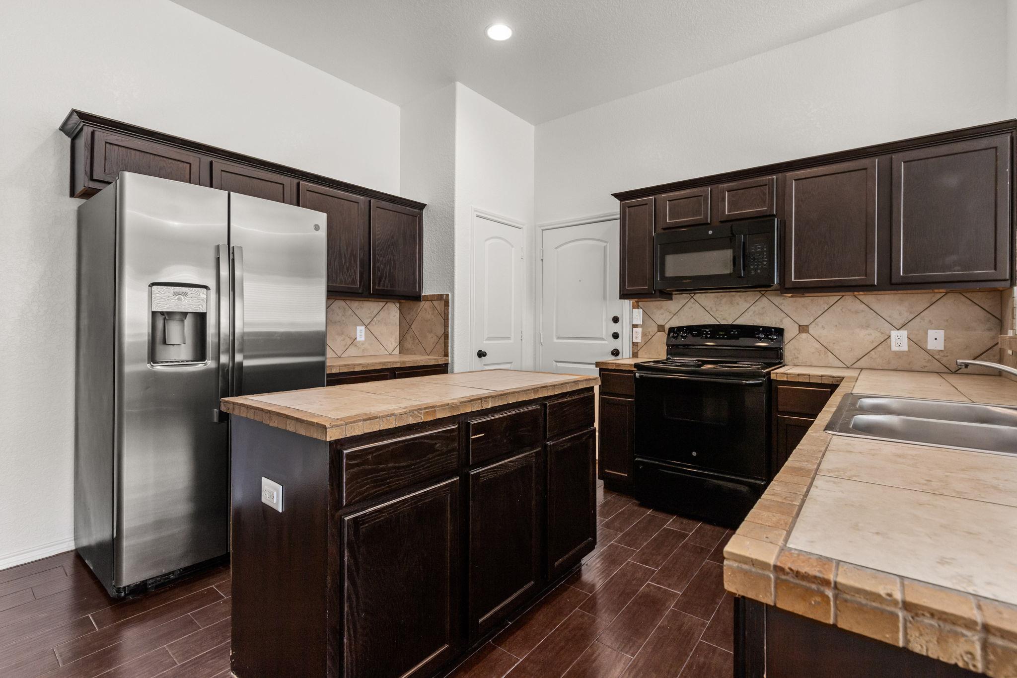 586 Creekside CIR