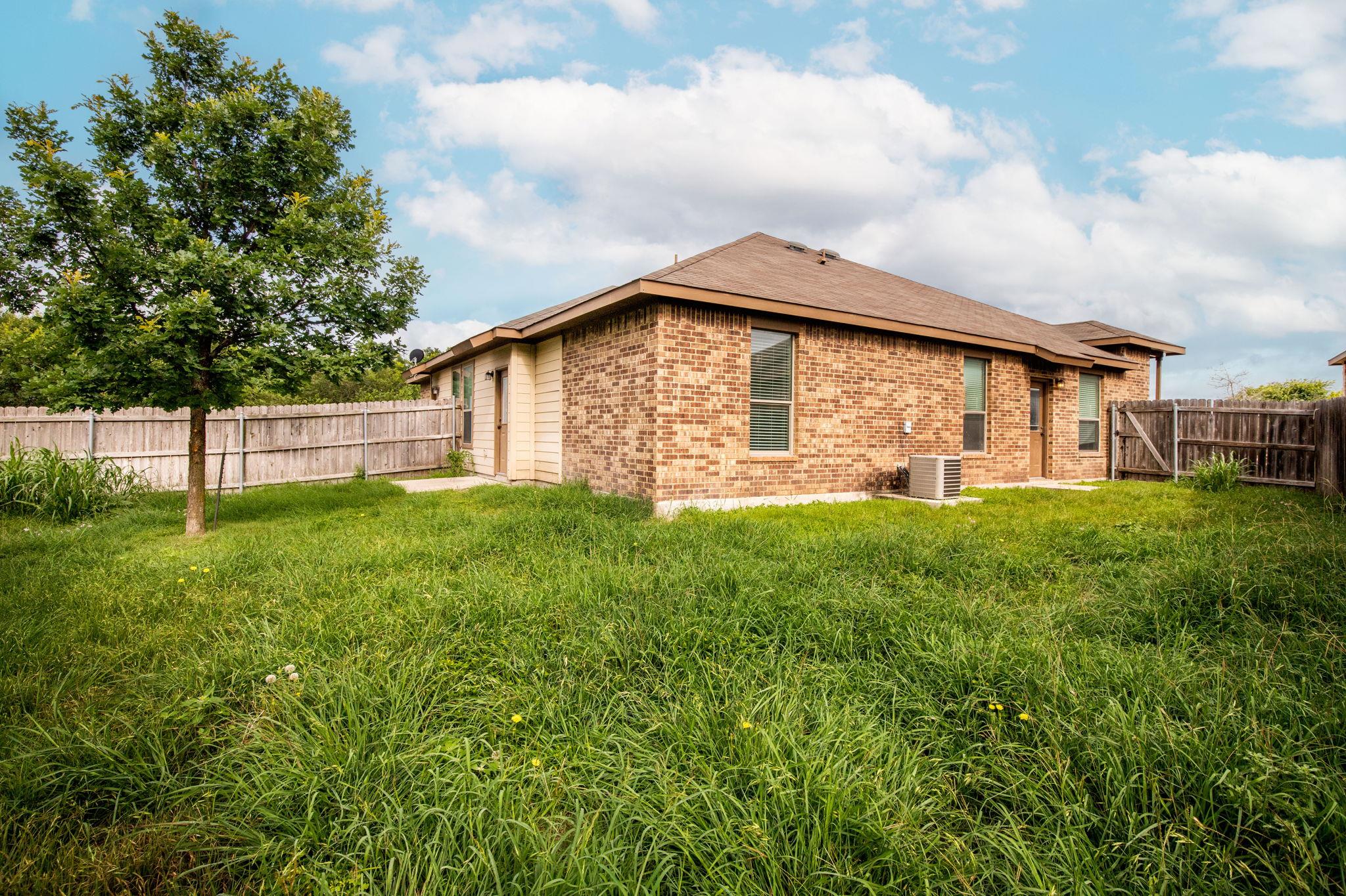 586 Creekside CIR