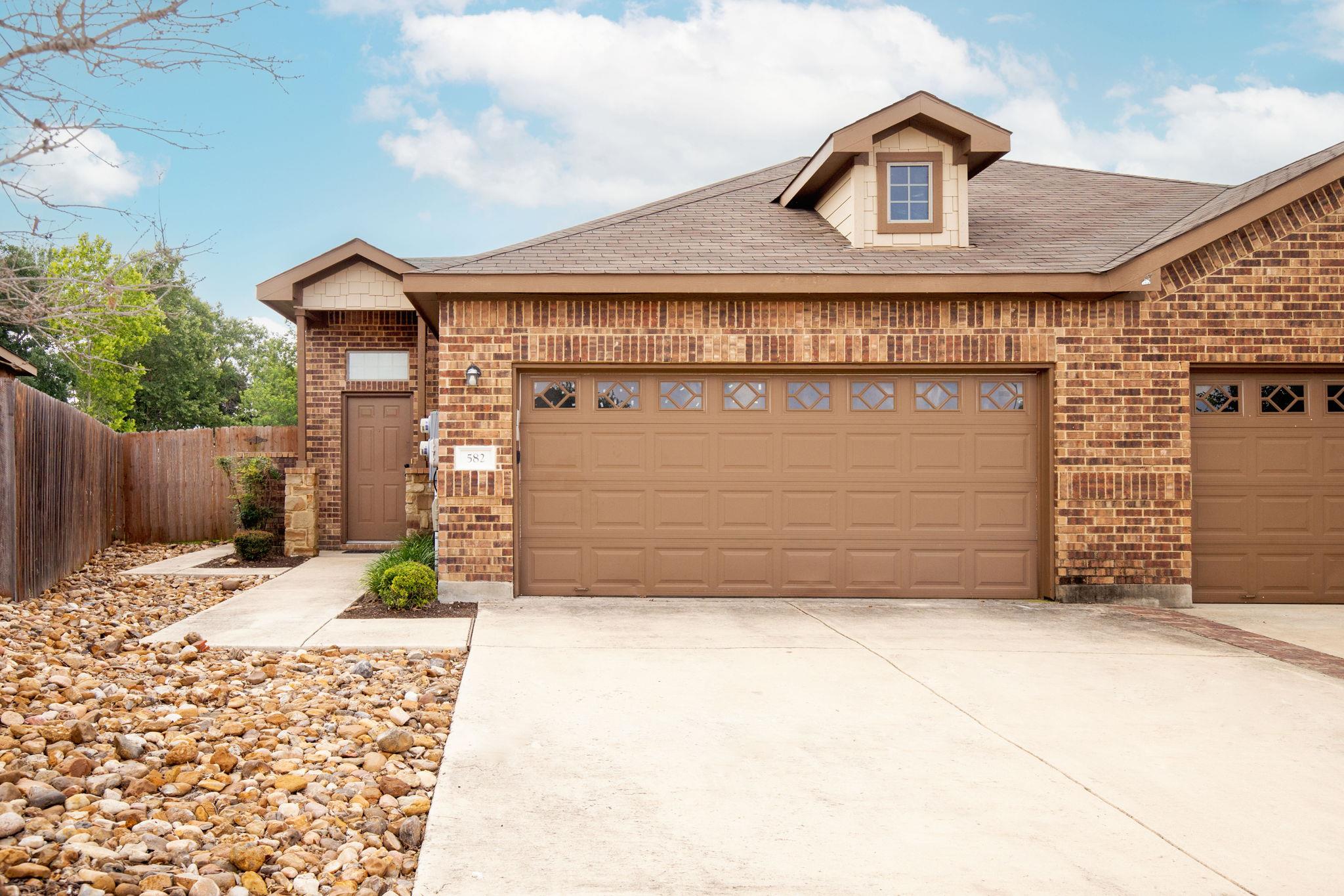 586 Creekside CIR