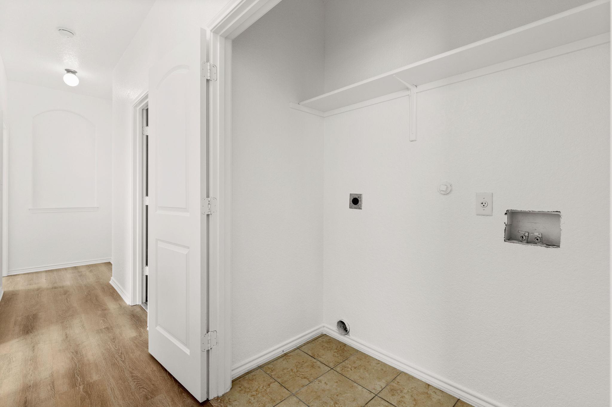 586 Creekside CIR