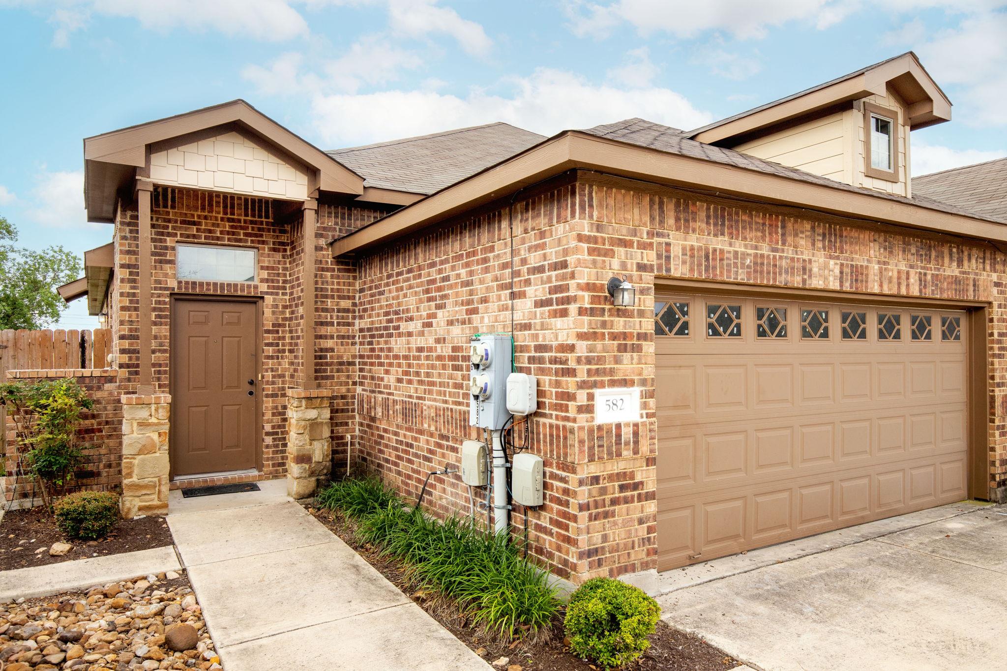 586 Creekside CIR