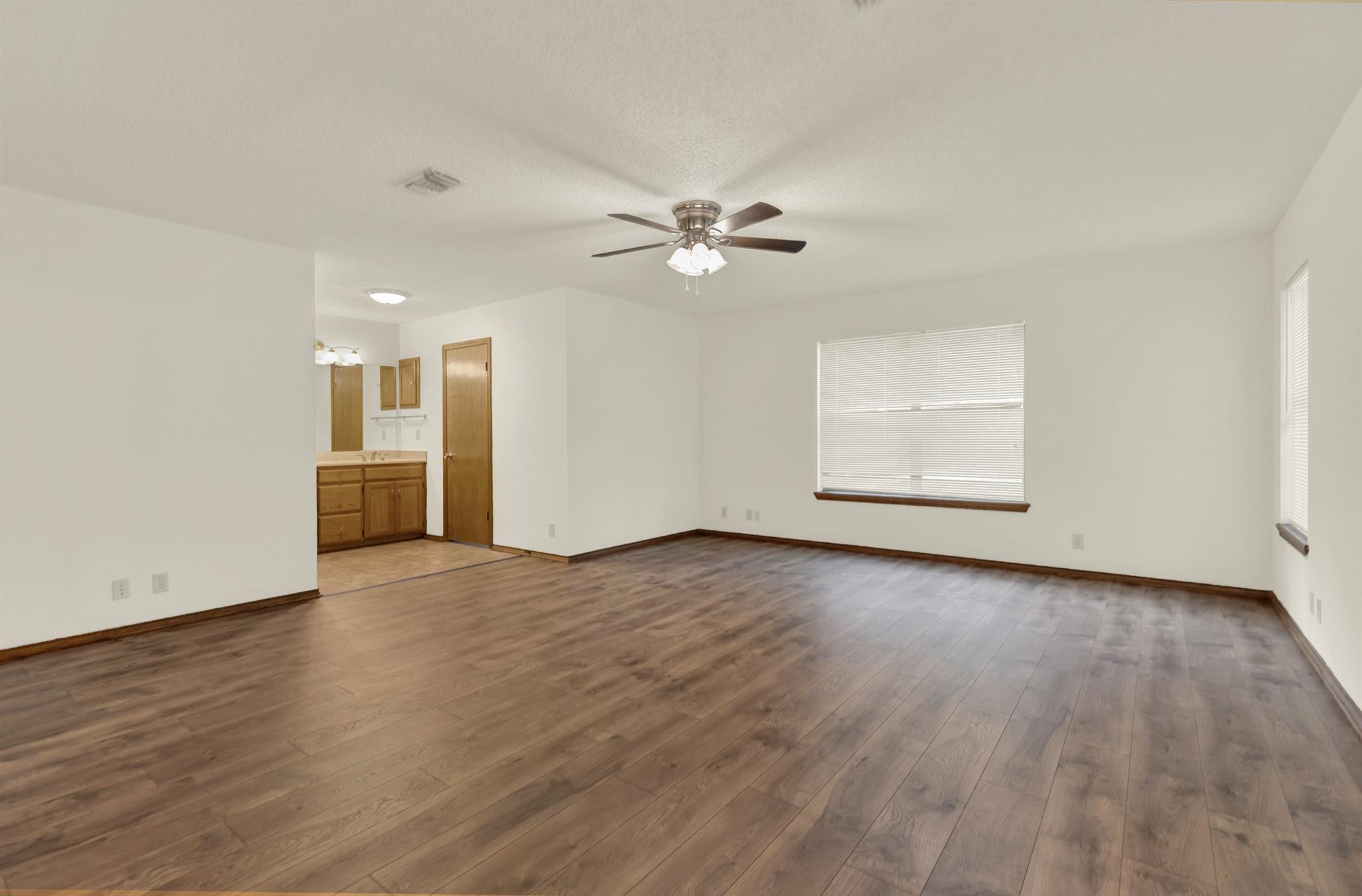850 Mission Hills DR