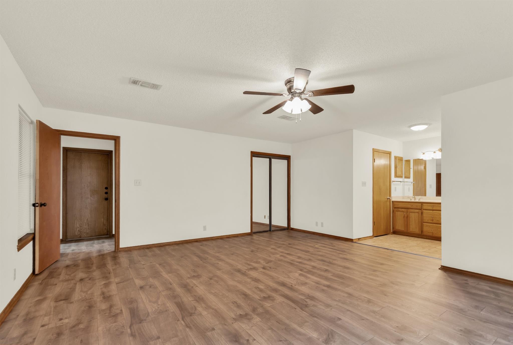 850 Mission Hills DR