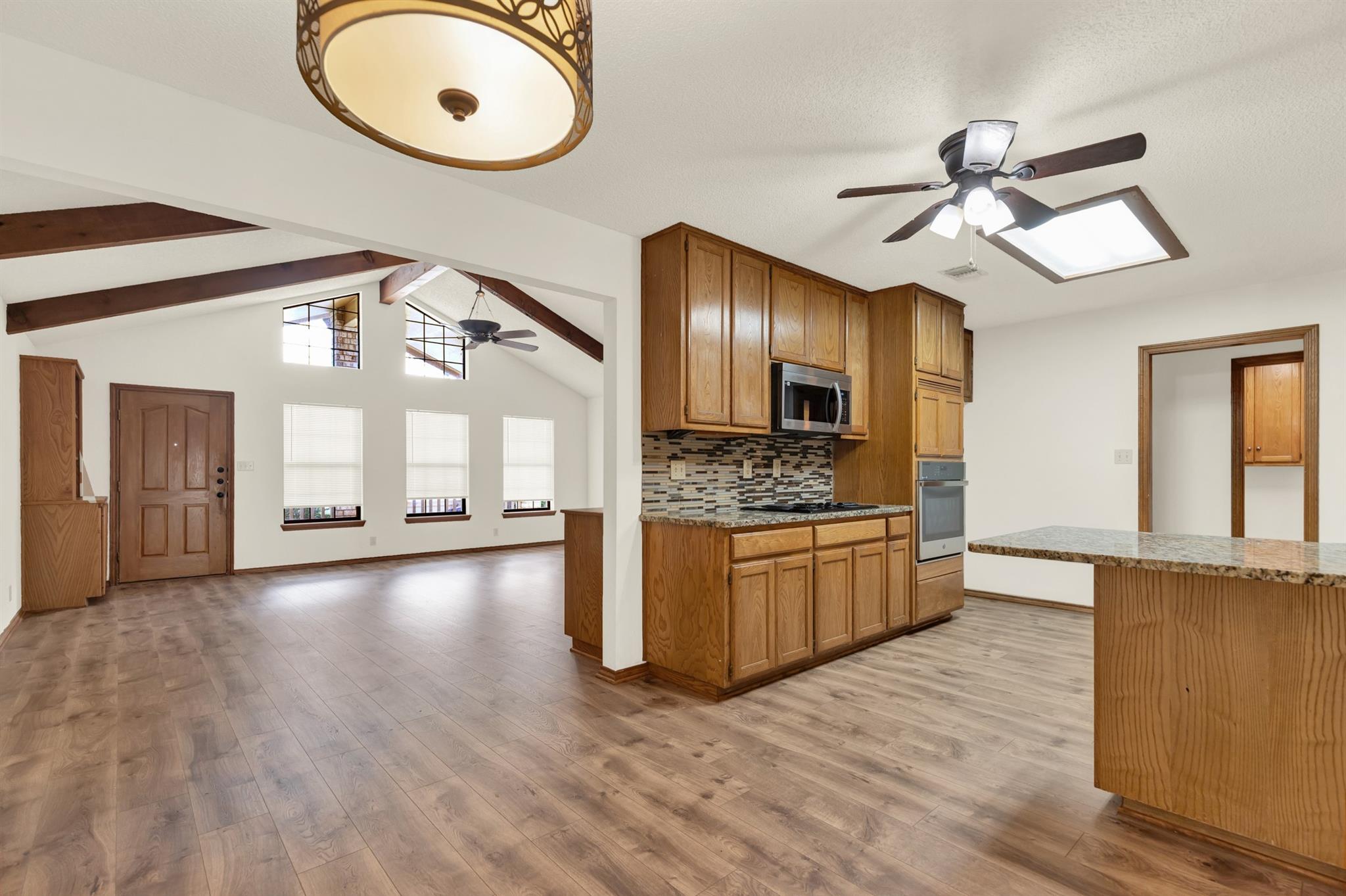 850 Mission Hills DR