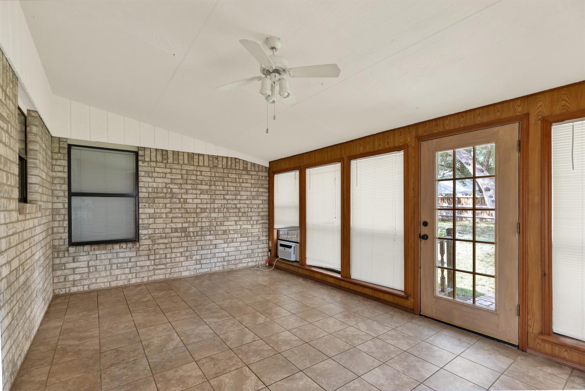850 Mission Hills DR