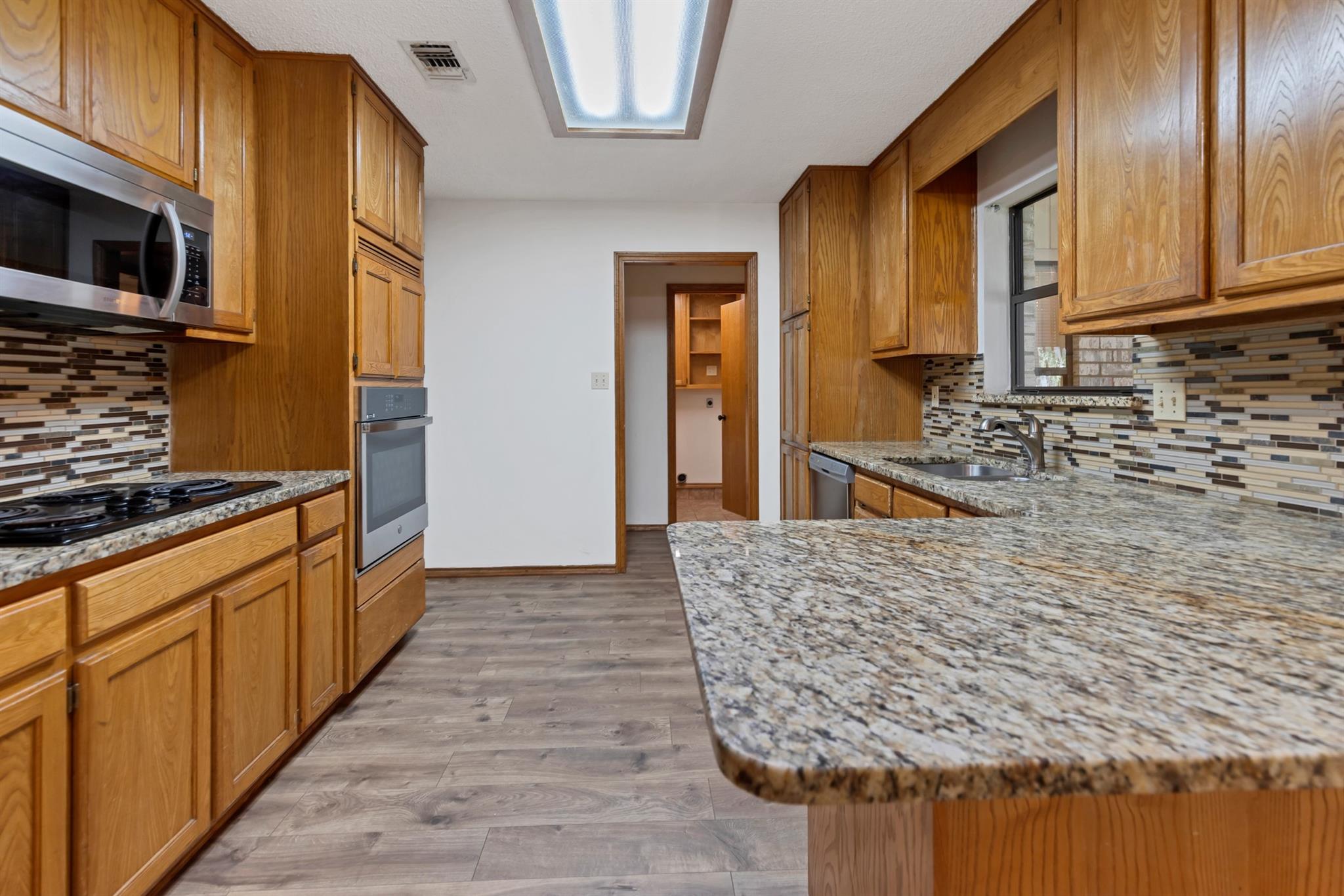 850 Mission Hills DR