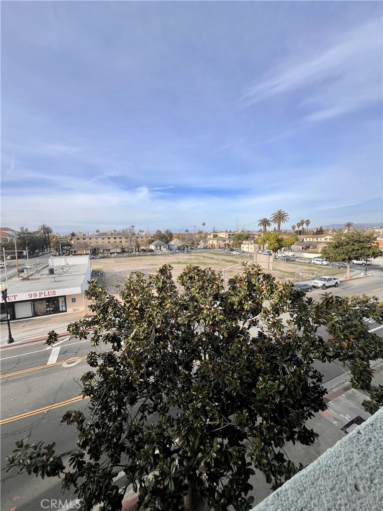 450 E 4th Street 304