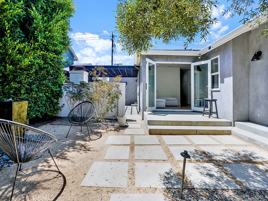 1854 Fullerton Avenue
