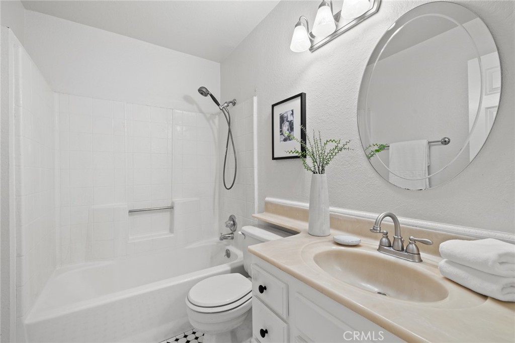 2125 San Anseline Avenue Unit: 2