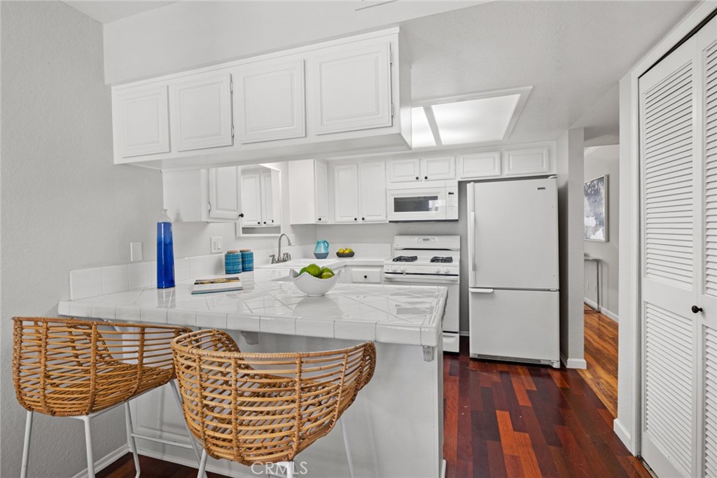2125 San Anseline Avenue Unit: 2