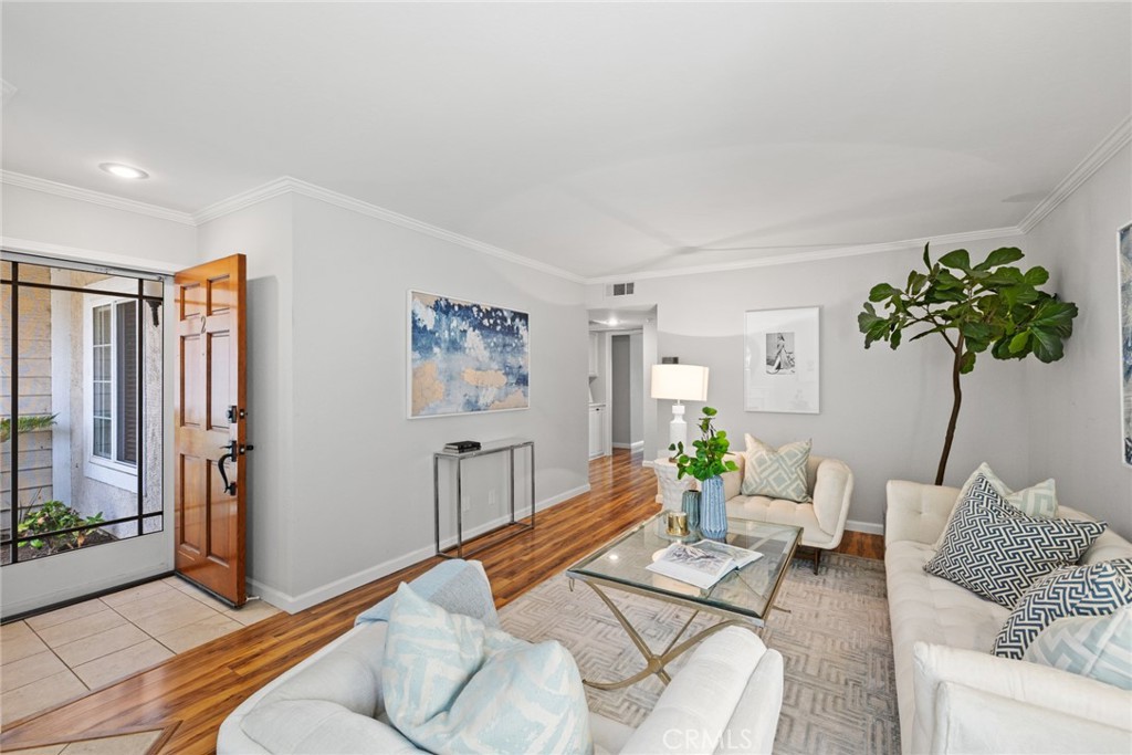 2125 San Anseline Avenue Unit: 2