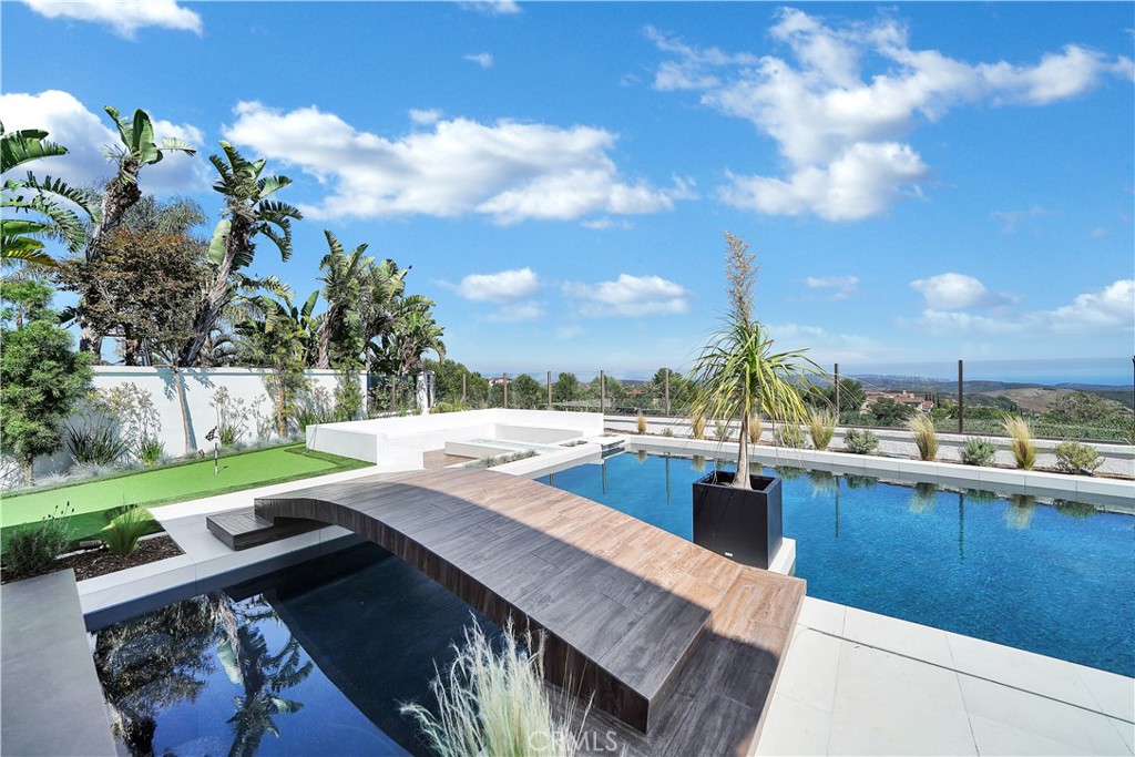 9 Coastal Canyon Drive
