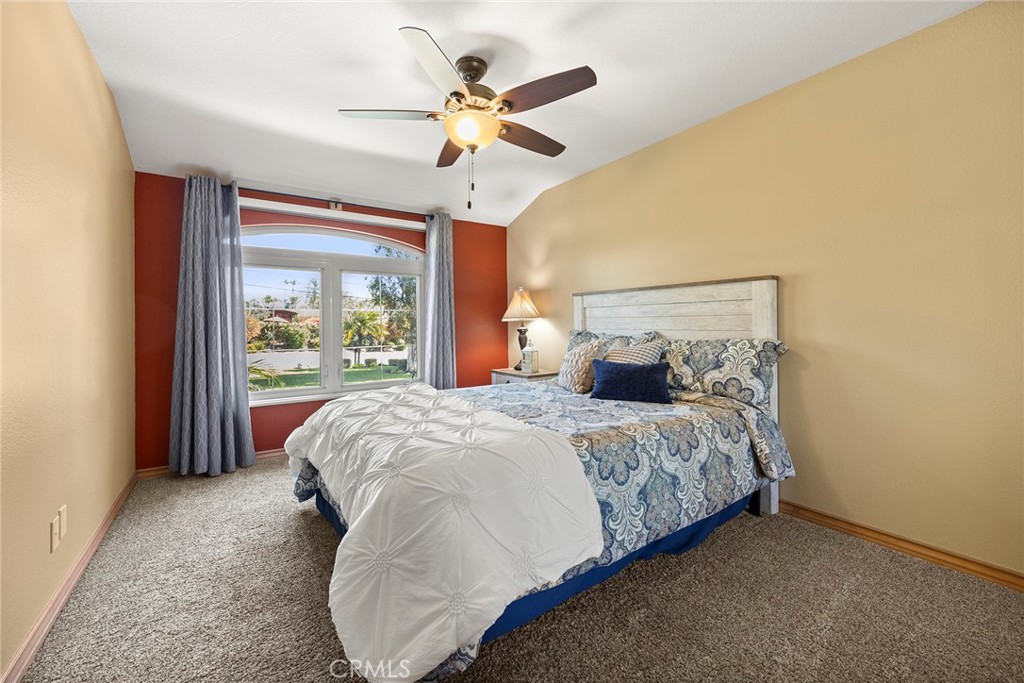 5661 Highland Avenue