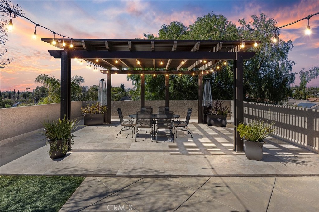 5661 Highland Avenue