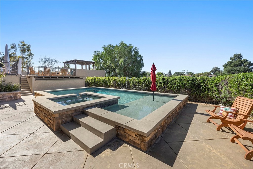 5661 Highland Avenue