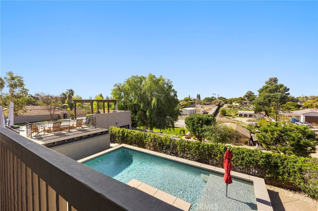 5661 Highland Avenue