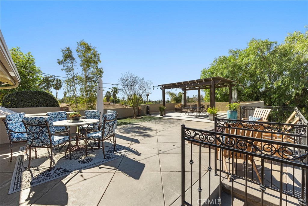 5661 Highland Avenue