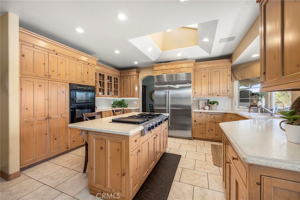 5661 Highland Avenue