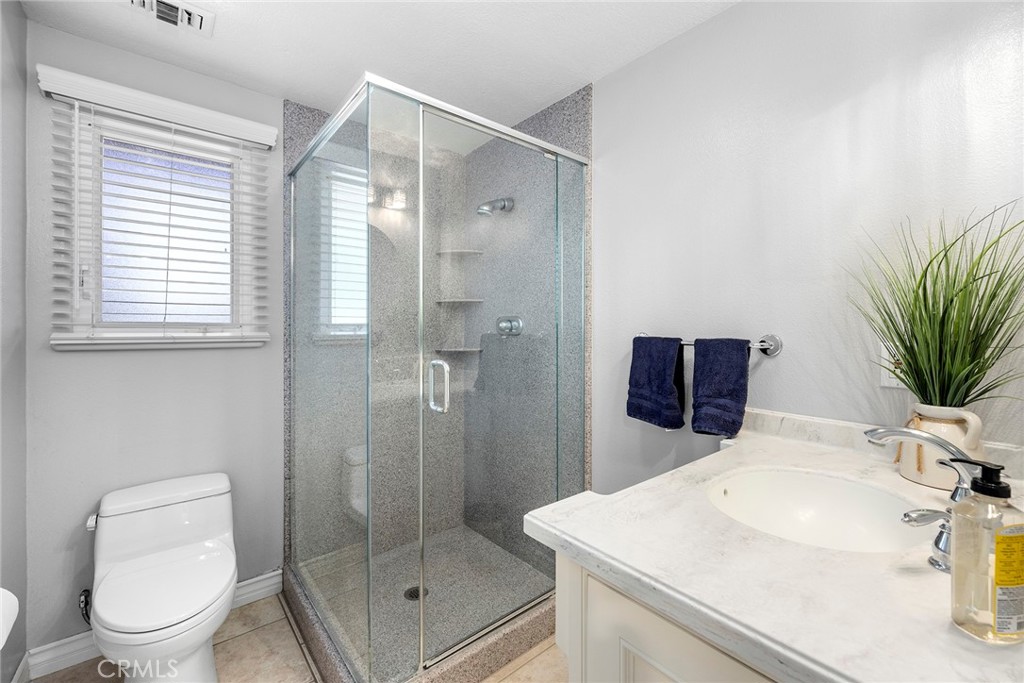 5661 Highland Avenue