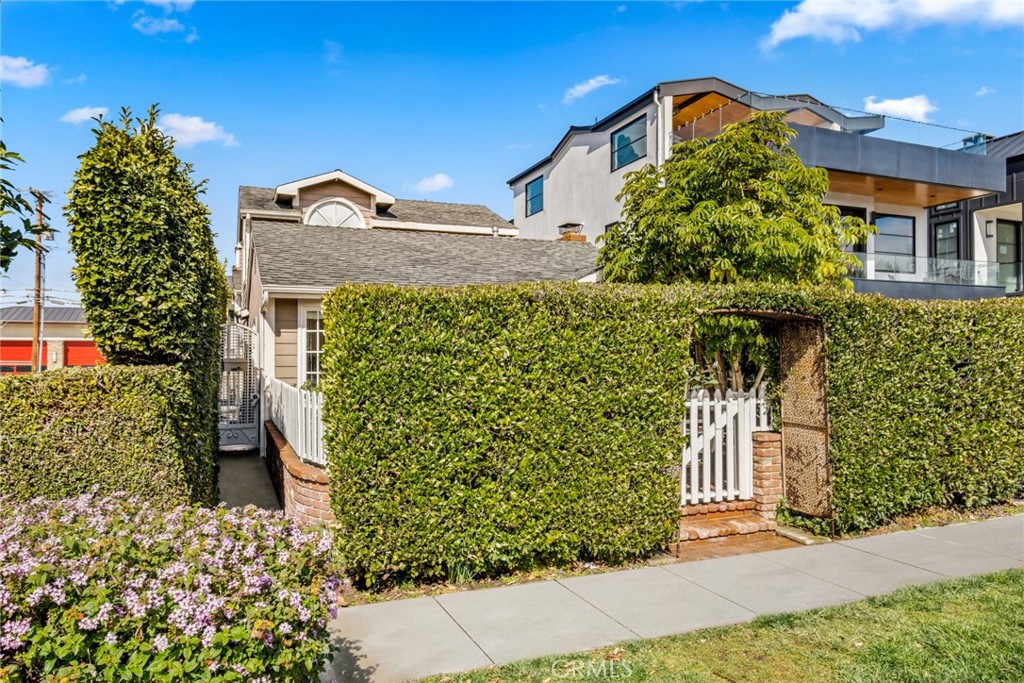 415 Narcissus Avenue