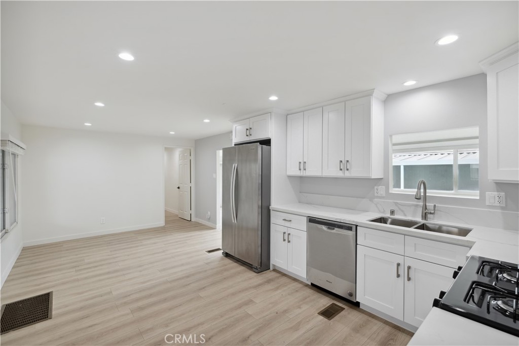 1245 W Cienega Unit: 162