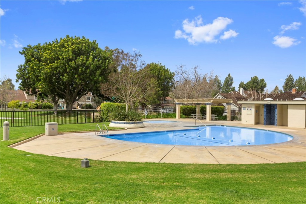 86 Clearbrook Unit: 33