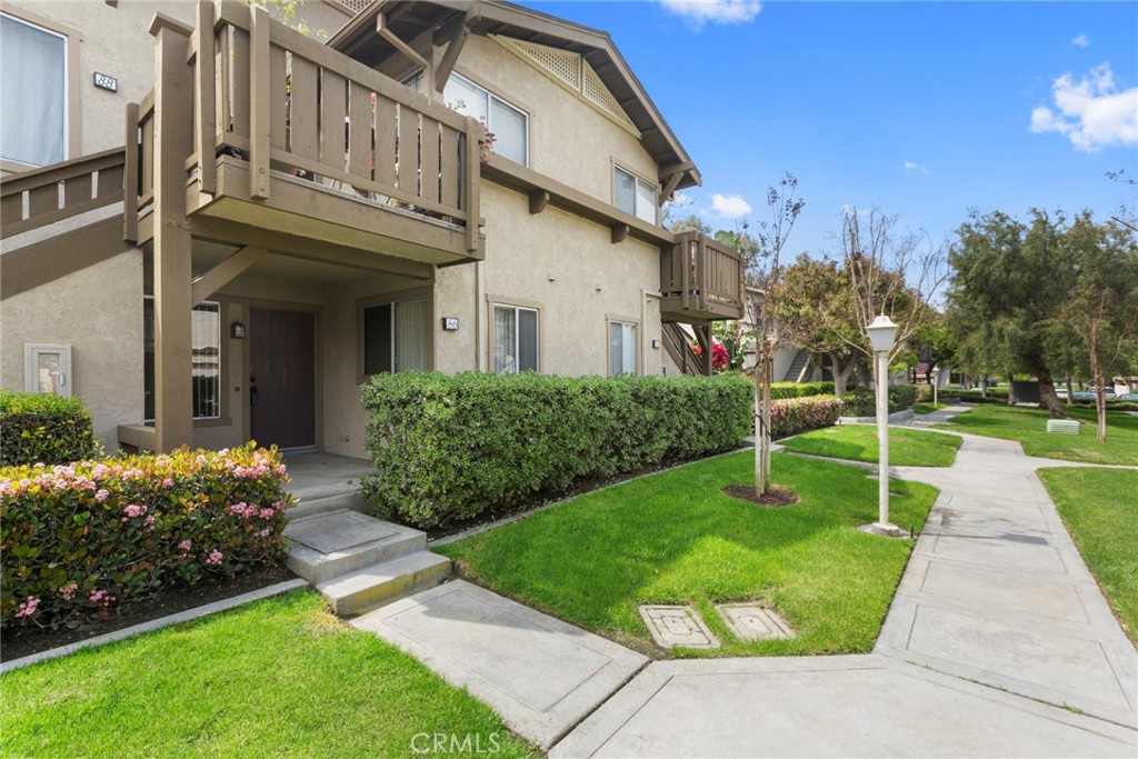 86 Clearbrook Unit: 33