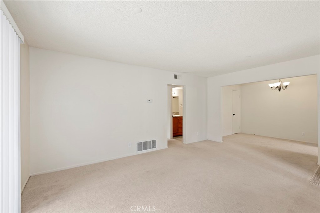 86 Clearbrook Unit: 33