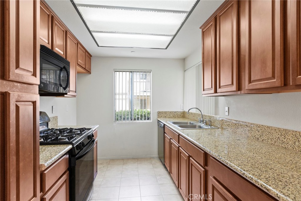 86 Clearbrook Unit: 33