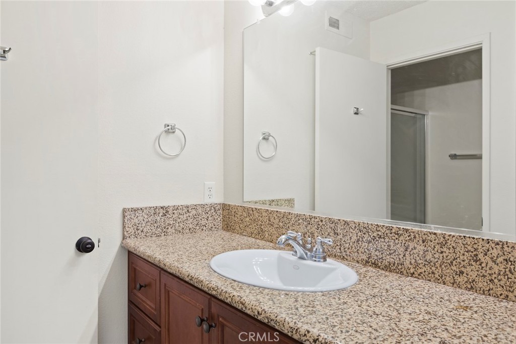 86 Clearbrook Unit: 33