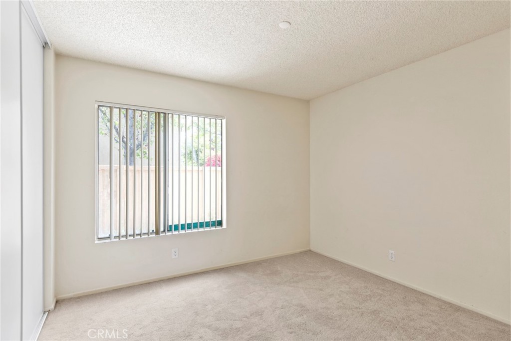 86 Clearbrook Unit: 33