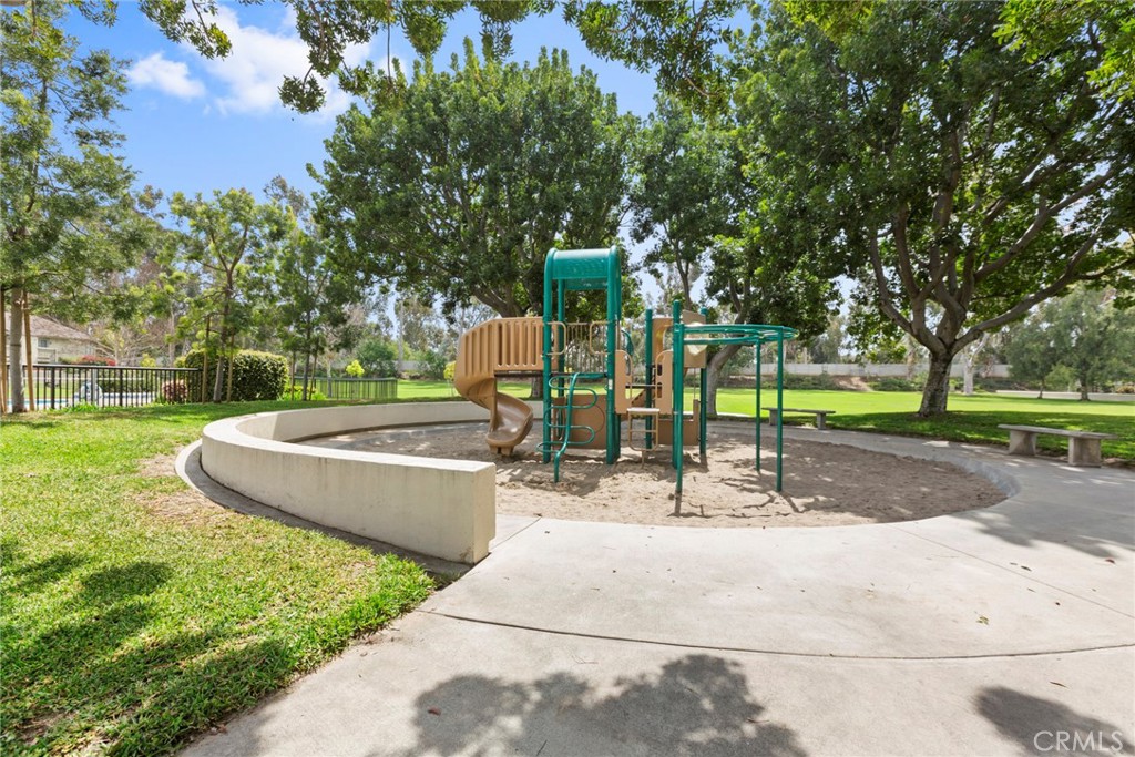 86 Clearbrook Unit: 33