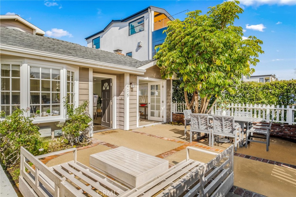 415 Narcissus Avenue