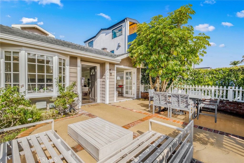 415 Narcissus Avenue