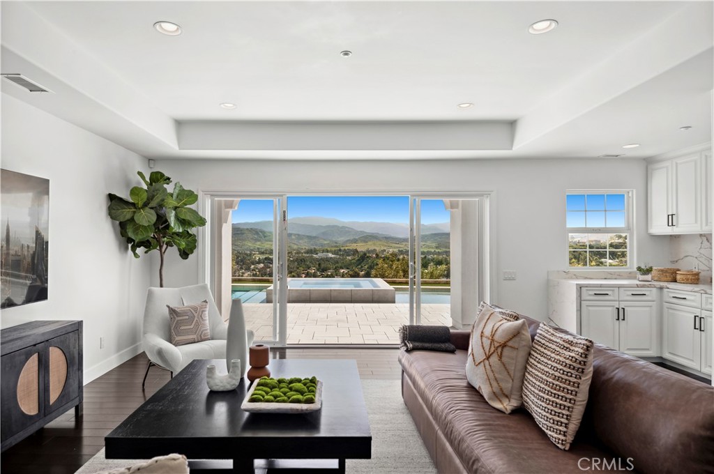 477 N Carlisle Place