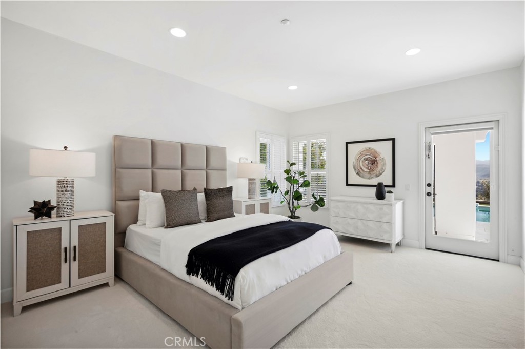 477 N Carlisle Place