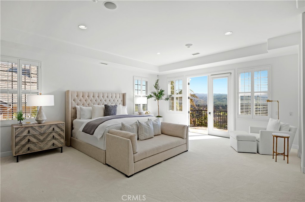 477 N Carlisle Place