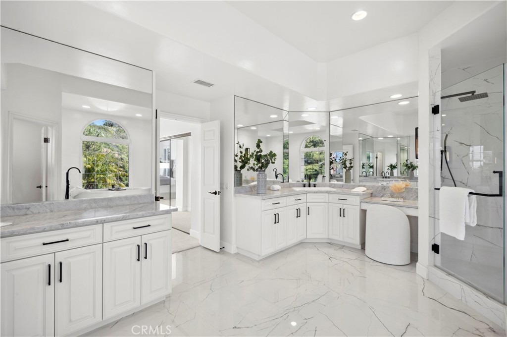 477 N Carlisle Place