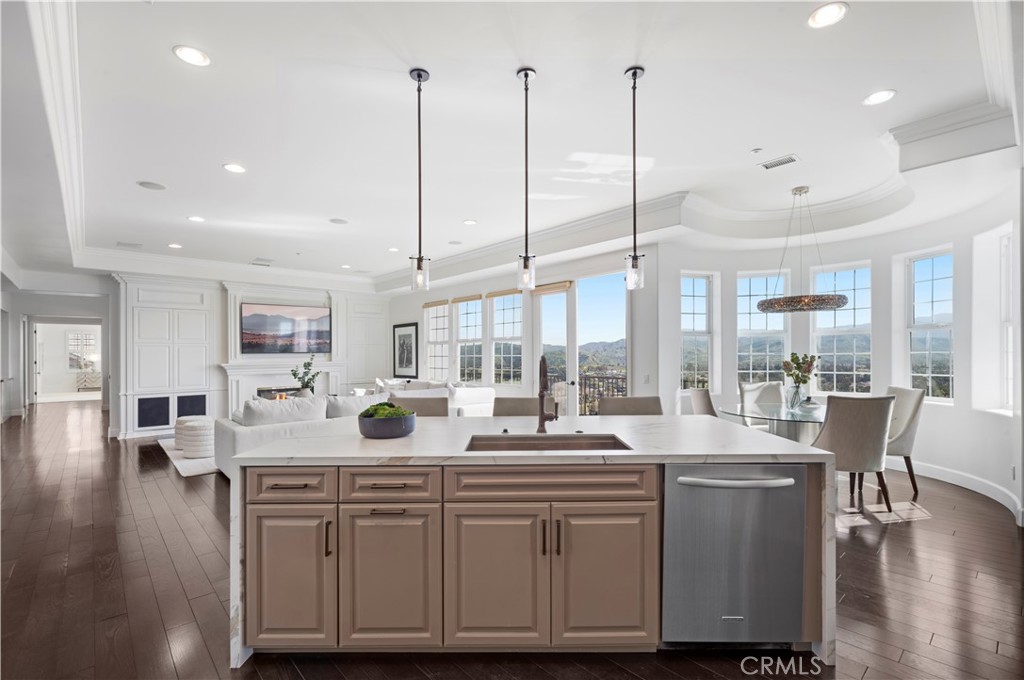 477 N Carlisle Place