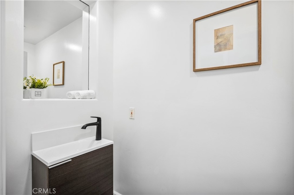 477 N Carlisle Place