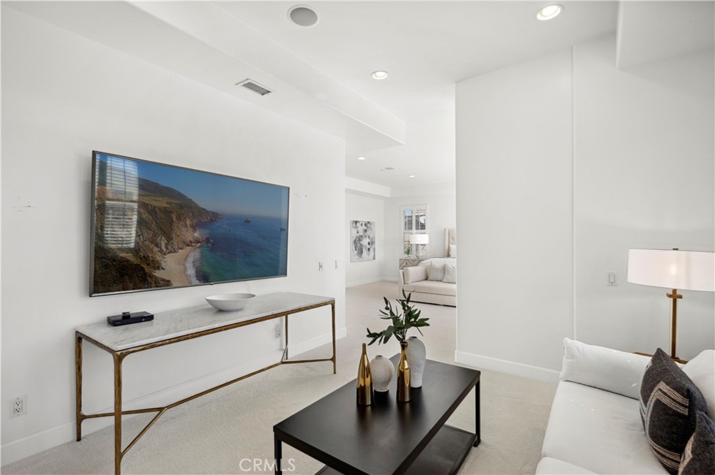 477 N Carlisle Place