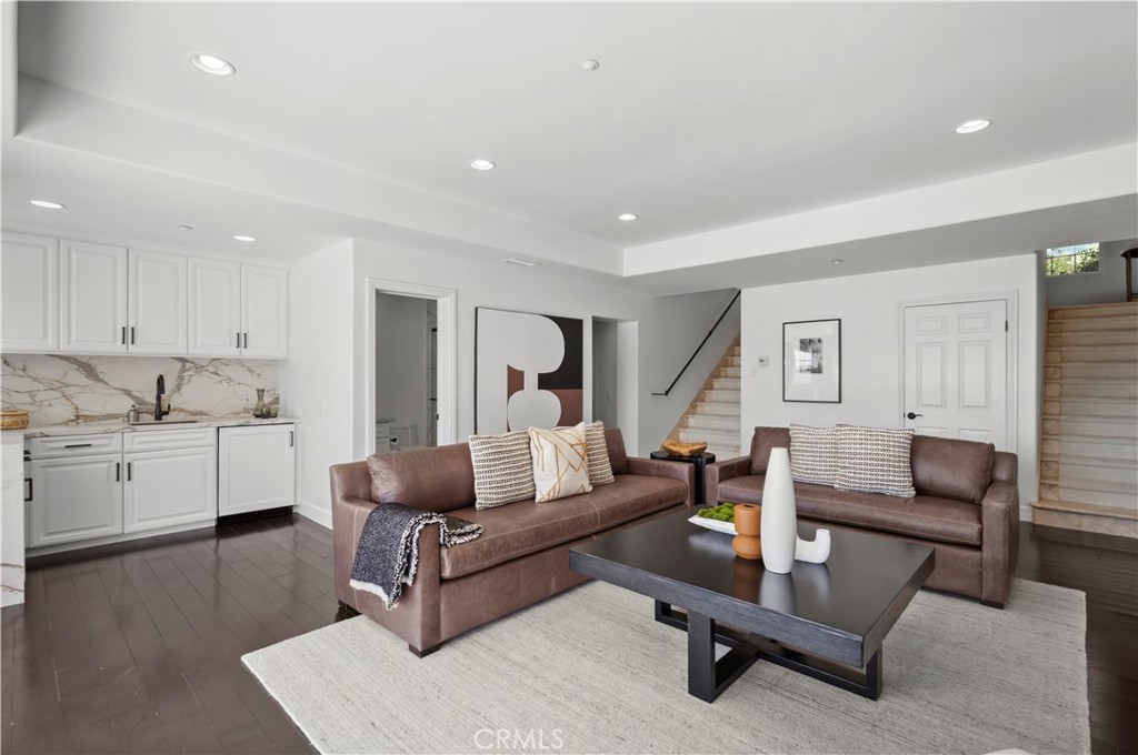 477 N Carlisle Place