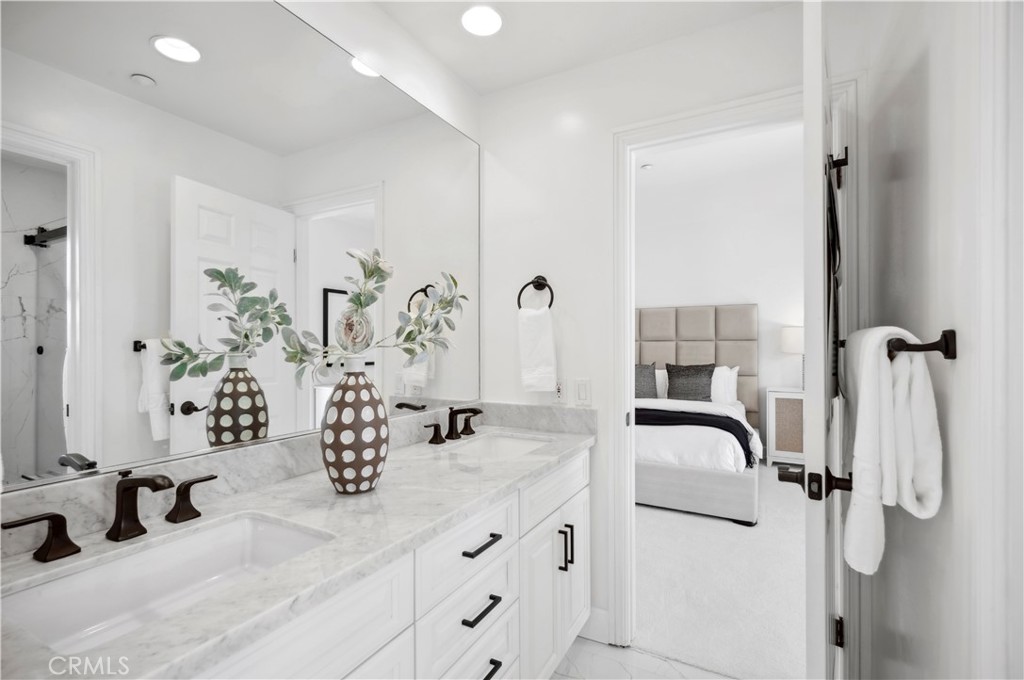 477 N Carlisle Place