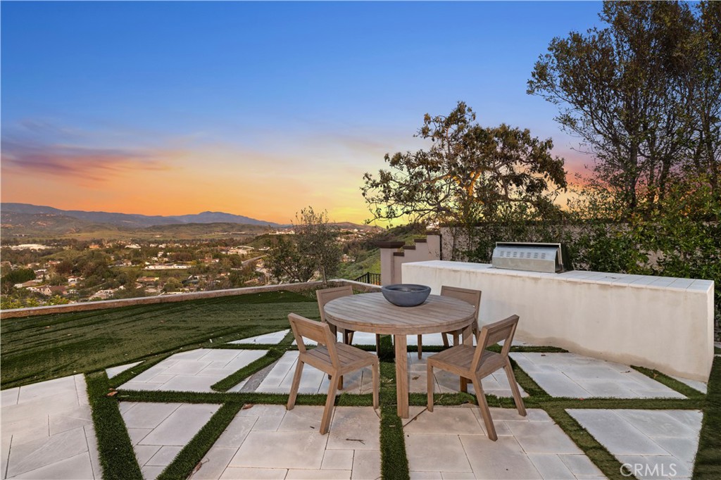 477 N Carlisle Place